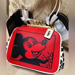 Coach Mickey Mouse Cashin style Kisslock